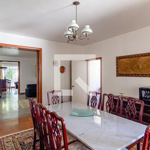 Casa à venda com 505m², 4 quartos e 5 vagas Casa à venda com 505m², 4 quartos e 5 vagasSala de Jantar