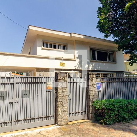 Casa à venda com 505m², 4 quartos e 5 vagas Casa à venda com 505m², 4 quartos e 5 vagasFachada