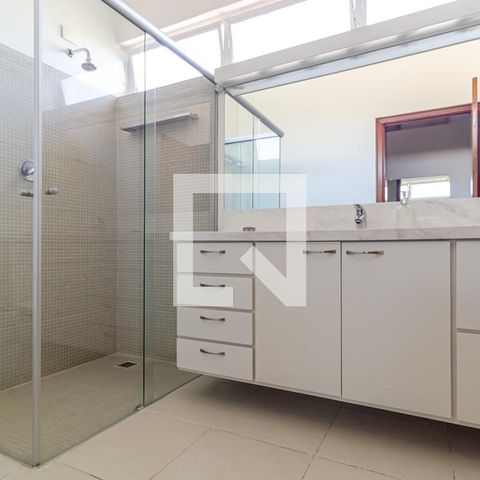Casa à venda com 505m², 4 quartos e 5 vagas Casa à venda com 505m², 4 quartos e 5 vagasBanheiro 3