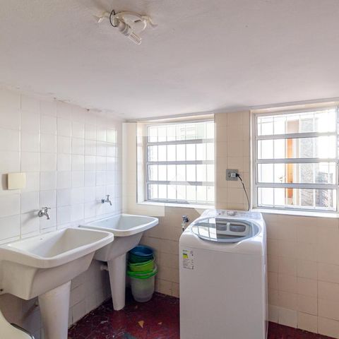 Casa à venda com 505m², 4 quartos e 5 vagas Casa à venda com 505m², 4 quartos e 5 vagasLavanderia