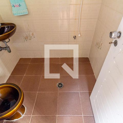Casa à venda com 505m², 4 quartos e 5 vagas Casa à venda com 505m², 4 quartos e 5 vagasBanheiro de Serviço 1