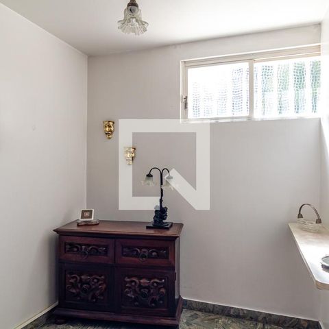 Casa à venda com 505m², 4 quartos e 5 vagas Casa à venda com 505m², 4 quartos e 5 vagasLavabo