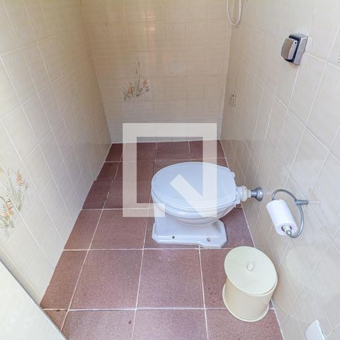 Casa à venda com 505m², 4 quartos e 5 vagas Casa à venda com 505m², 4 quartos e 5 vagasBanheiro de Serviço 2