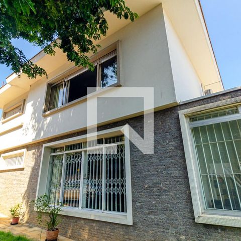 Casa à venda com 505m², 4 quartos e 5 vagas Casa à venda com 505m², 4 quartos e 5 vagasFachada