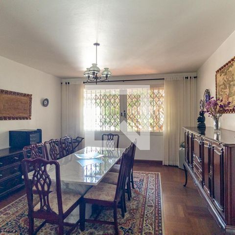 Casa à venda com 505m², 4 quartos e 5 vagas Casa à venda com 505m², 4 quartos e 5 vagasSala de Jantar