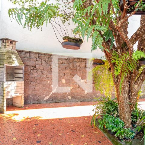 Casa à venda com 505m², 4 quartos e 5 vagas Casa à venda com 505m², 4 quartos e 5 vagasQuintal