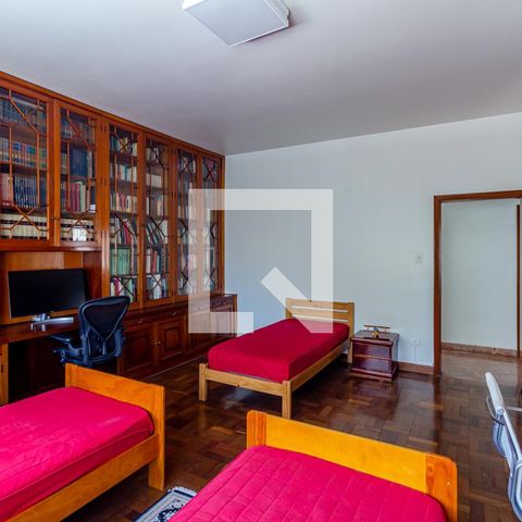 Casa à venda com 505m², 4 quartos e 5 vagas Casa à venda com 505m², 4 quartos e 5 vagasQuarto 2