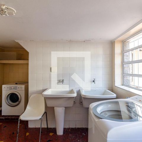 Casa à venda com 505m², 4 quartos e 5 vagas Casa à venda com 505m², 4 quartos e 5 vagasLavanderia