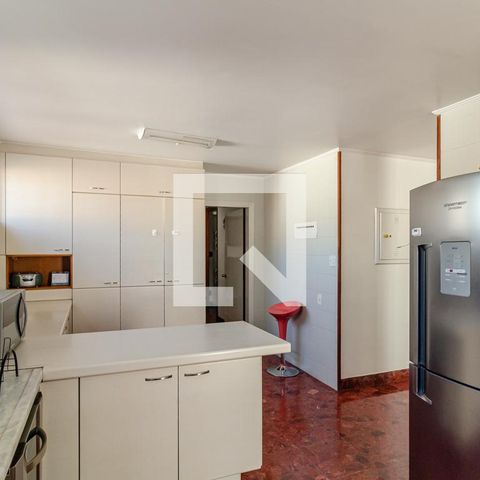 Casa à venda com 505m², 4 quartos e 5 vagas Casa à venda com 505m², 4 quartos e 5 vagasCozinha