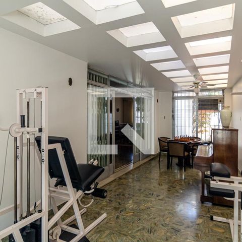 Casa à venda com 505m², 4 quartos e 5 vagas Casa à venda com 505m², 4 quartos e 5 vagasSala de Ginástica