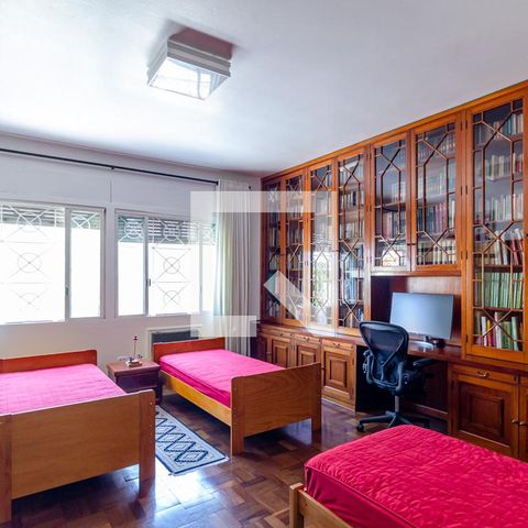 Casa à venda com 505m², 4 quartos e 5 vagas Casa à venda com 505m², 4 quartos e 5 vagasQuarto 2