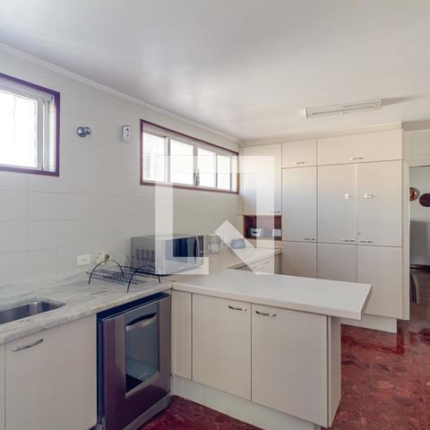 Casa à venda com 505m², 4 quartos e 5 vagas Casa à venda com 505m², 4 quartos e 5 vagasCozinha