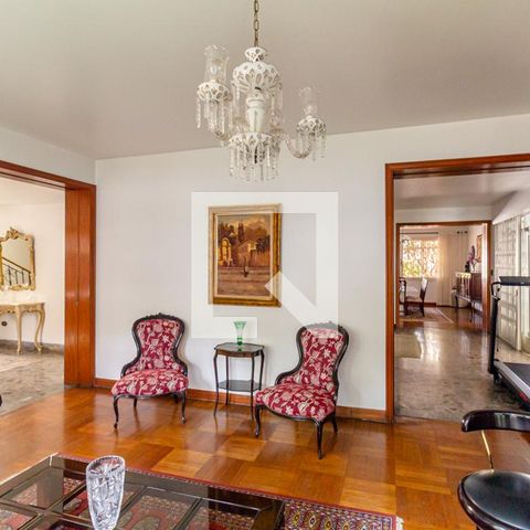 Casa à venda com 505m², 4 quartos e 5 vagas Casa à venda com 505m², 4 quartos e 5 vagasSala de Estar