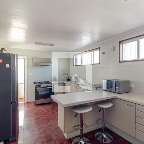 Casa à venda com 505m², 4 quartos e 5 vagas Casa à venda com 505m², 4 quartos e 5 vagasCozinha