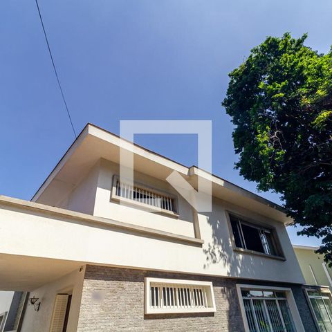 Casa à venda com 505m², 4 quartos e 5 vagas Casa à venda com 505m², 4 quartos e 5 vagasFachada