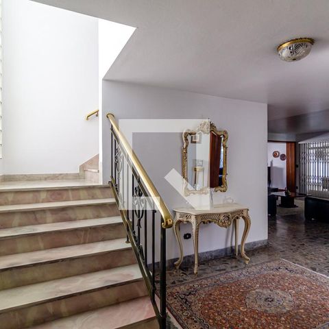 Casa à venda com 505m², 4 quartos e 5 vagas Casa à venda com 505m², 4 quartos e 5 vagasHall de Entrada