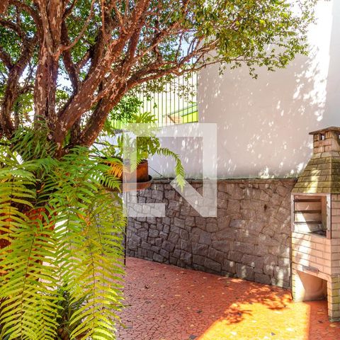 Casa à venda com 505m², 4 quartos e 5 vagas Casa à venda com 505m², 4 quartos e 5 vagasQuintal