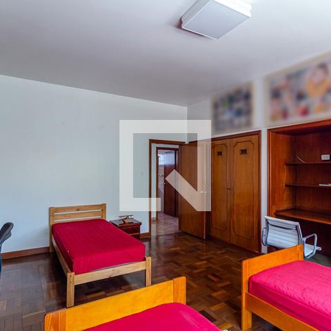 Casa à venda com 505m², 4 quartos e 5 vagas Casa à venda com 505m², 4 quartos e 5 vagasQuarto 2