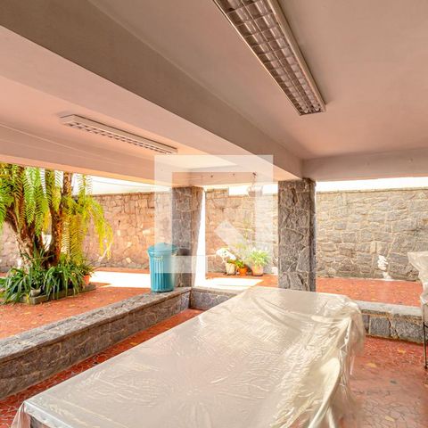 Casa à venda com 505m², 4 quartos e 5 vagas Casa à venda com 505m², 4 quartos e 5 vagasQuintal