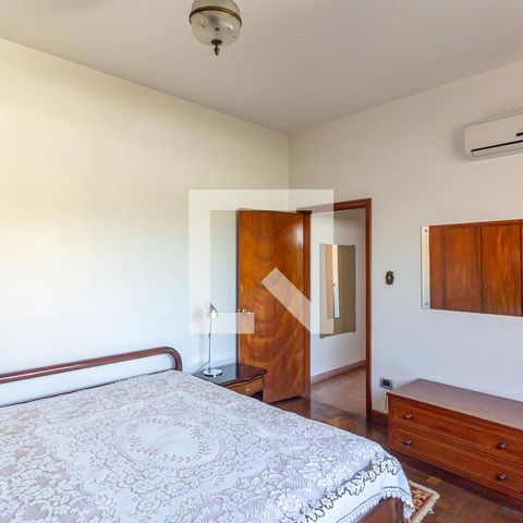 Casa à venda com 505m², 4 quartos e 5 vagas Casa à venda com 505m², 4 quartos e 5 vagasQuarto 4