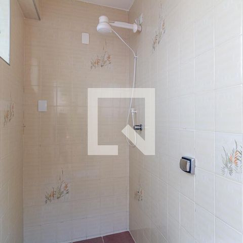 Casa à venda com 505m², 4 quartos e 5 vagas Casa à venda com 505m², 4 quartos e 5 vagasBanheiro de Serviço 2