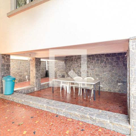 Casa à venda com 505m², 4 quartos e 5 vagas Casa à venda com 505m², 4 quartos e 5 vagasQuintal