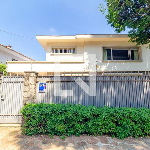 Casa à venda com 505m², 4 quartos e 5 vagas Casa à venda com 505m², 4 quartos e 5 vagasFachada