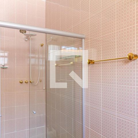 Casa à venda com 505m², 4 quartos e 5 vagas Casa à venda com 505m², 4 quartos e 5 vagasBanheiro 2