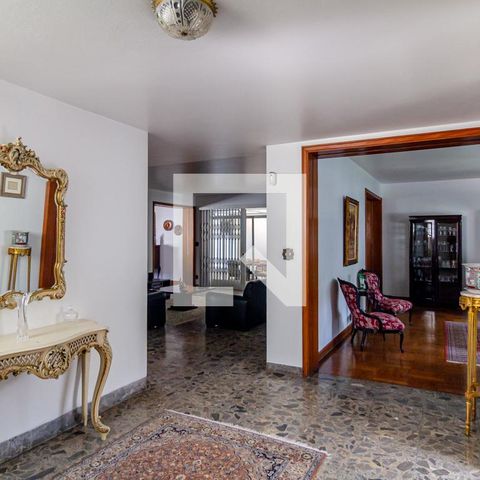 Casa à venda com 505m², 4 quartos e 5 vagas Casa à venda com 505m², 4 quartos e 5 vagasHall de Entrada