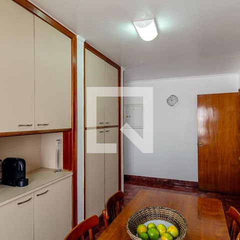 Casa à venda com 505m², 4 quartos e 5 vagas Casa à venda com 505m², 4 quartos e 5 vagasCopa