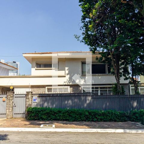 Casa à venda com 505m², 4 quartos e 5 vagas Casa à venda com 505m², 4 quartos e 5 vagasFachada