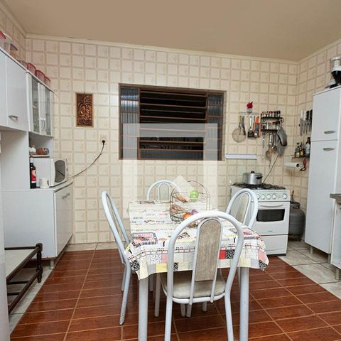 Casa à venda com 159m², 3 quartos e 2 vagasCozinha