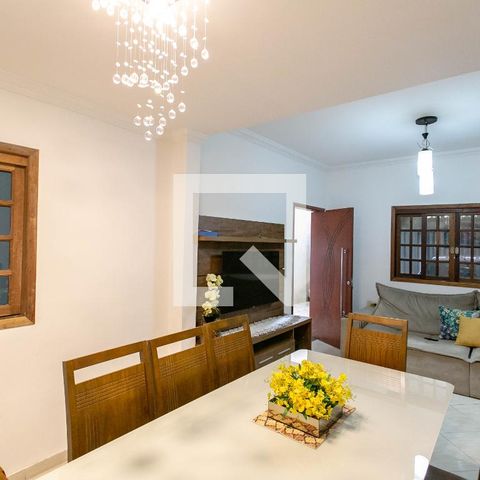 Casa à venda com 179m², 3 quartos e 2 vagasSala