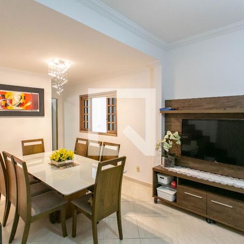 Casa à venda com 179m², 3 quartos e 2 vagasSala