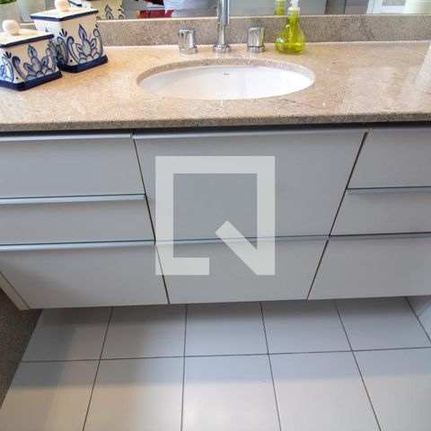 Apartamento à venda com 210m², 3 quartos e 4 vagasBanheiro Sra. da Suíte 3