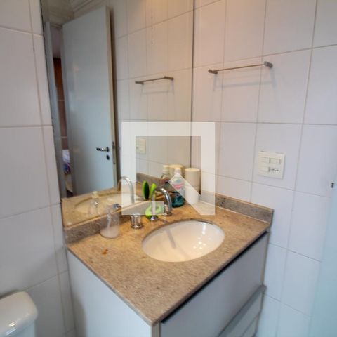 Apartamento à venda com 210m², 3 quartos e 4 vagasBanheiro da Suíte 1