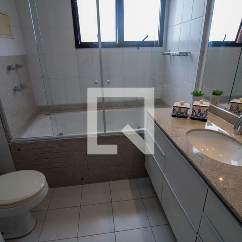 Apartamento à venda com 210m², 3 quartos e 4 vagasBanheiro Sra. da Suíte 3