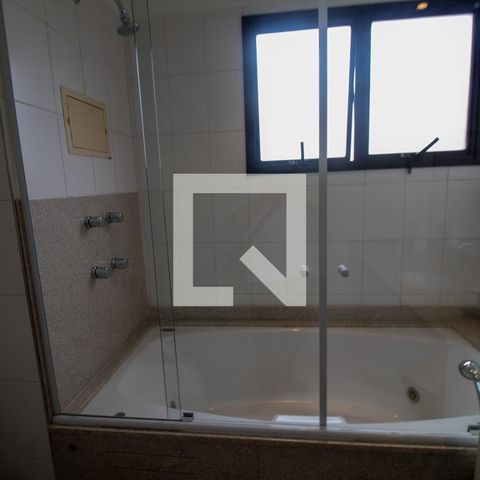 Apartamento à venda com 210m², 3 quartos e 4 vagasBanheiro Sra. da Suíte 3