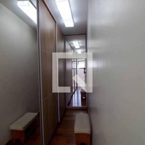 Apartamento à venda com 210m², 3 quartos e 4 vagasCloset