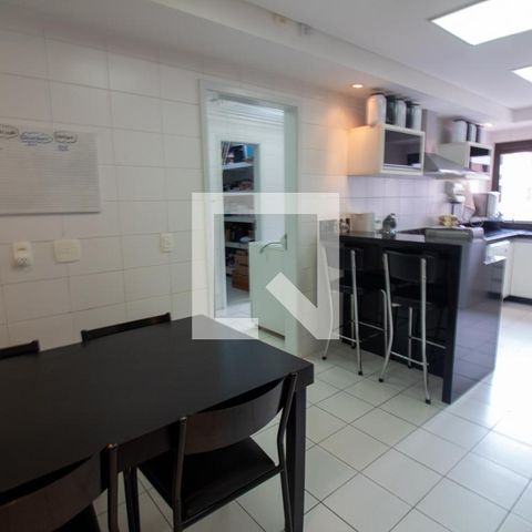 Apartamento à venda com 210m², 3 quartos e 4 vagasCopa