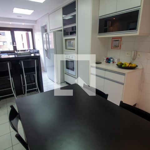 Apartamento à venda com 210m², 3 quartos e 4 vagasCopa