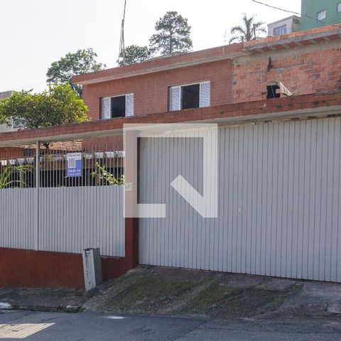 Casa à venda com 340m², 3 quartos e 6 vagas Casa à venda com 340m², 3 quartos e 6 vagasFachada