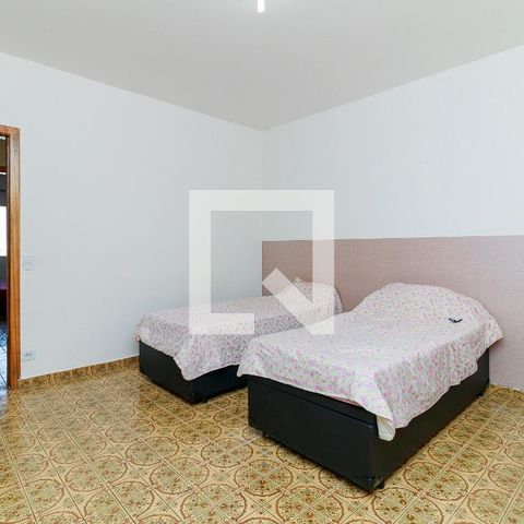 Casa à venda com 340m², 3 quartos e 6 vagas Casa à venda com 340m², 3 quartos e 6 vagasQuarto 2