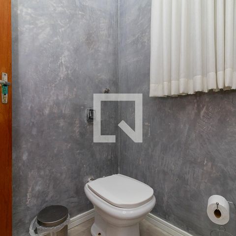 Casa à venda com 340m², 3 quartos e 6 vagas Casa à venda com 340m², 3 quartos e 6 vagasLavabo