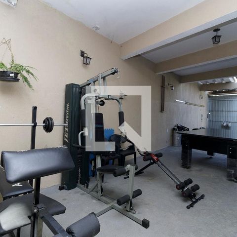 Casa à venda com 340m², 3 quartos e 6 vagas Casa à venda com 340m², 3 quartos e 6 vagasQuintal