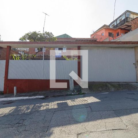 Casa à venda com 340m², 3 quartos e 6 vagas Casa à venda com 340m², 3 quartos e 6 vagasFachada