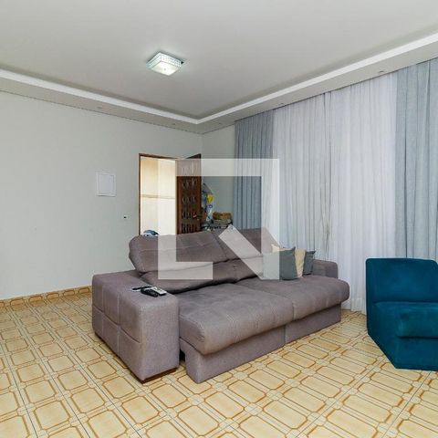 Casa à venda com 340m², 3 quartos e 6 vagas Casa à venda com 340m², 3 quartos e 6 vagasSala