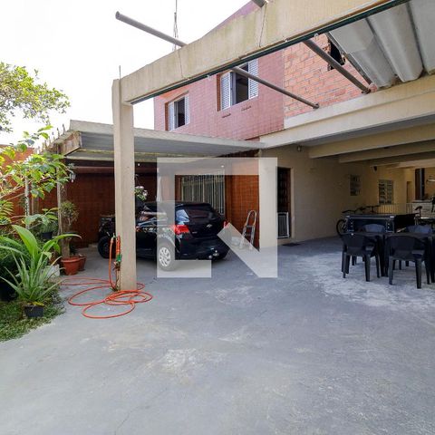 Casa à venda com 340m², 3 quartos e 6 vagas Casa à venda com 340m², 3 quartos e 6 vagasGaragem