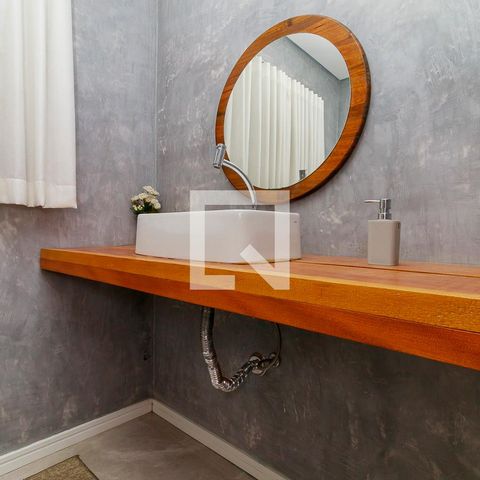 Casa à venda com 340m², 3 quartos e 6 vagas Casa à venda com 340m², 3 quartos e 6 vagasLavabo