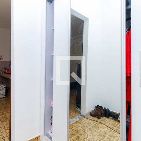 Casa à venda com 340m², 3 quartos e 6 vagas Casa à venda com 340m², 3 quartos e 6 vagasQuarto 2 - Closet